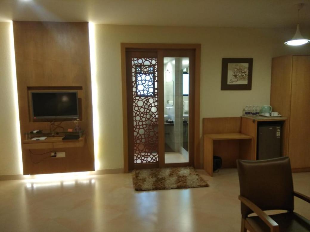 Meritas Seawind Beach Resort, Srīvardhan Exterior foto