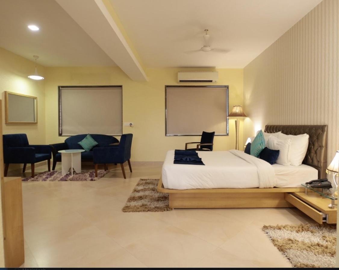 Meritas Seawind Beach Resort, Srīvardhan Exterior foto