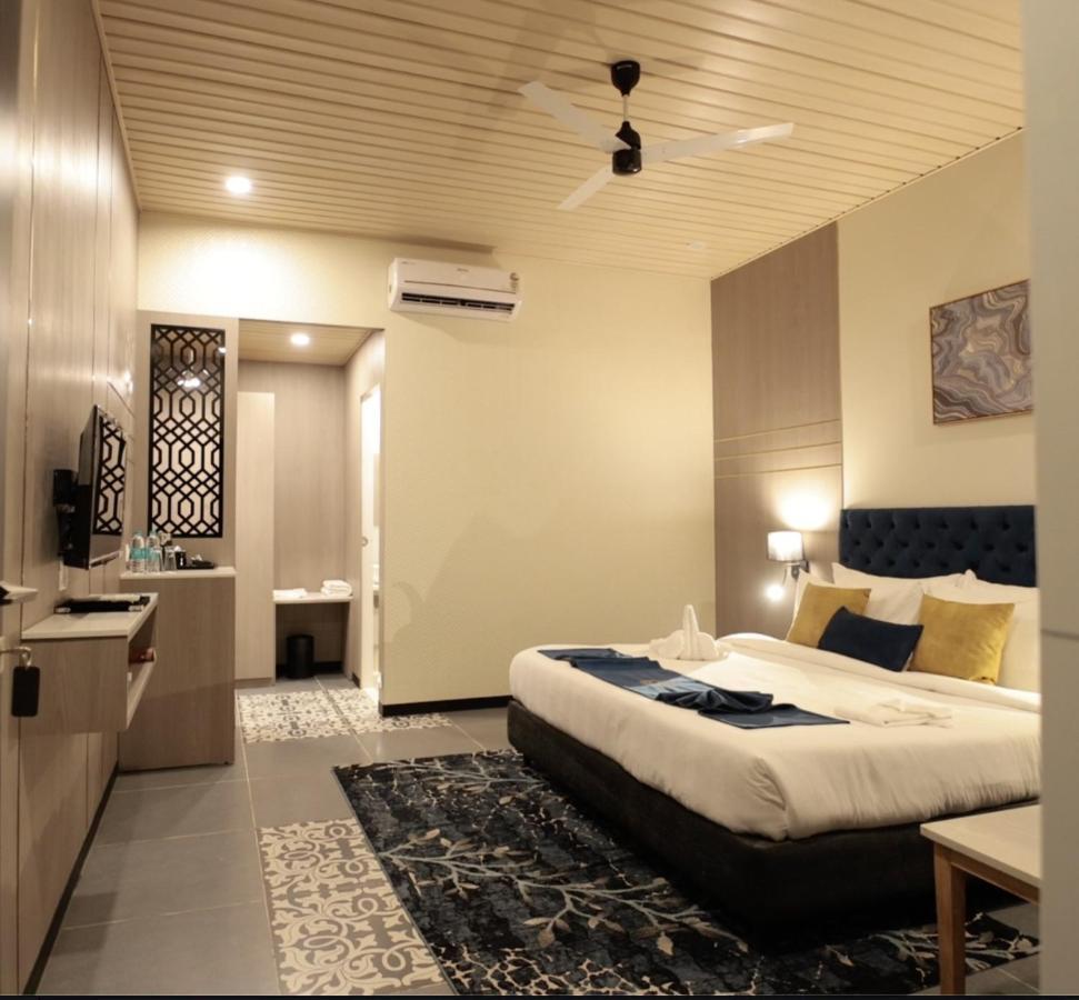 Meritas Seawind Beach Resort, Srīvardhan Exterior foto