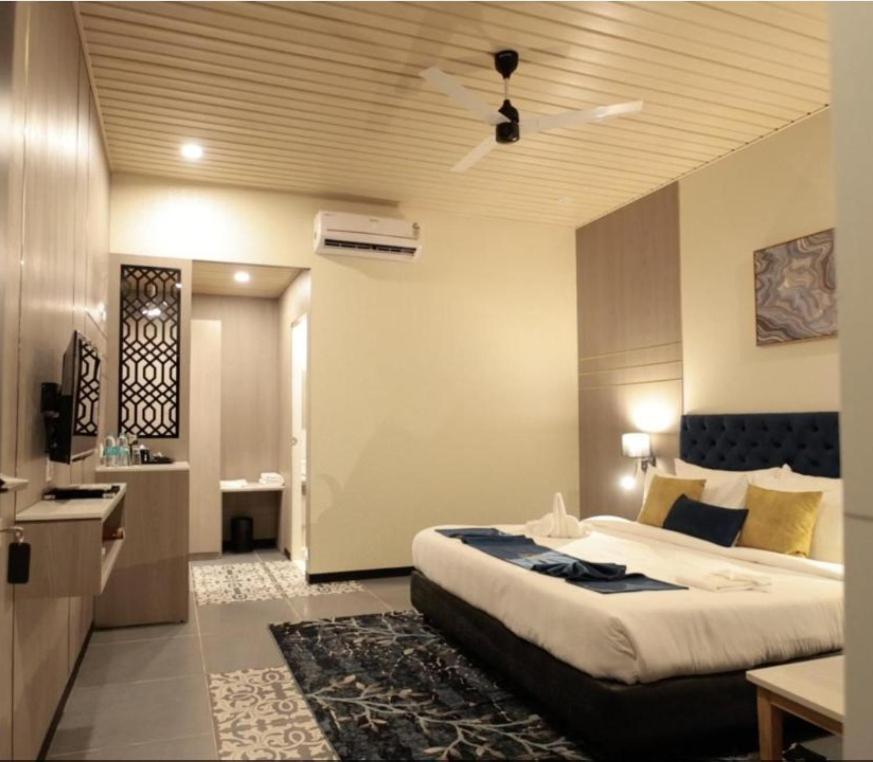 Meritas Seawind Beach Resort, Srīvardhan Exterior foto